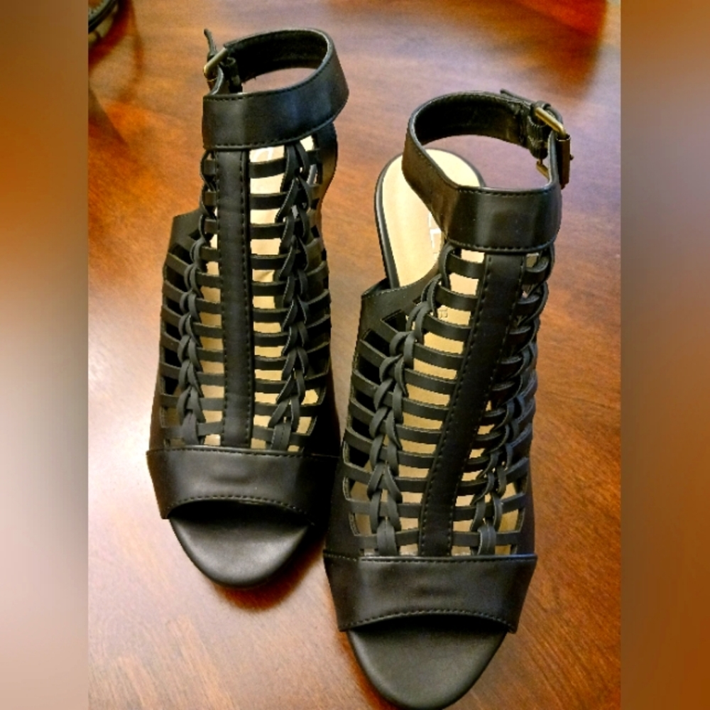 CL by Laundry Size 7.5 Black Dress Sandals w/ankle straps, 3 1/2" heel